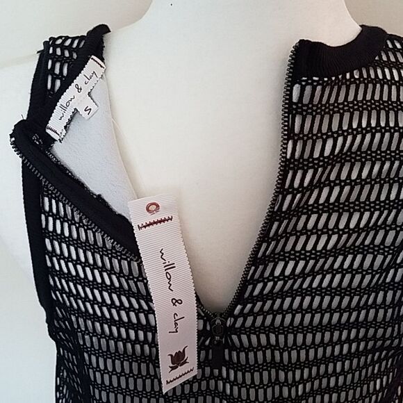 Willow & Clay Tank Top Womens Size S Black Lace Overlay White Sleeveless NEW - Picture 4 of 8